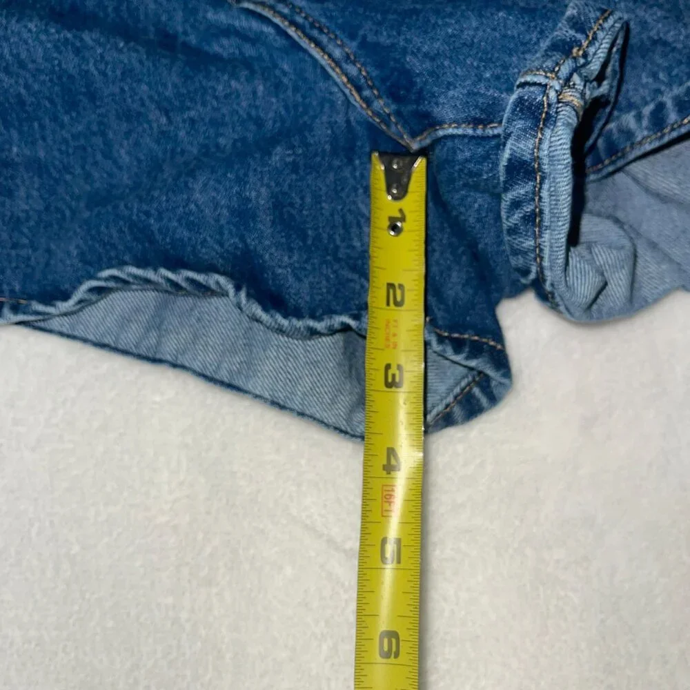 Levi's High Waisted Mom Jean Shorts Women 30x14 size 32 Blue Denim 100% Cotton - Picture 8 of 10